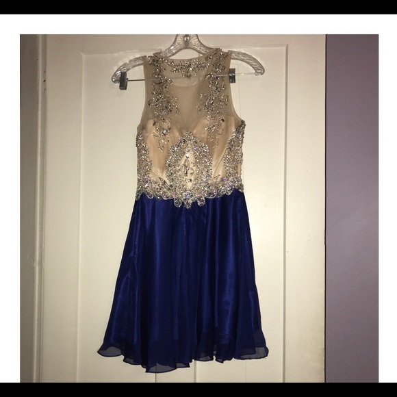 Gorgeous semi formal dress - Picture 3 of 6